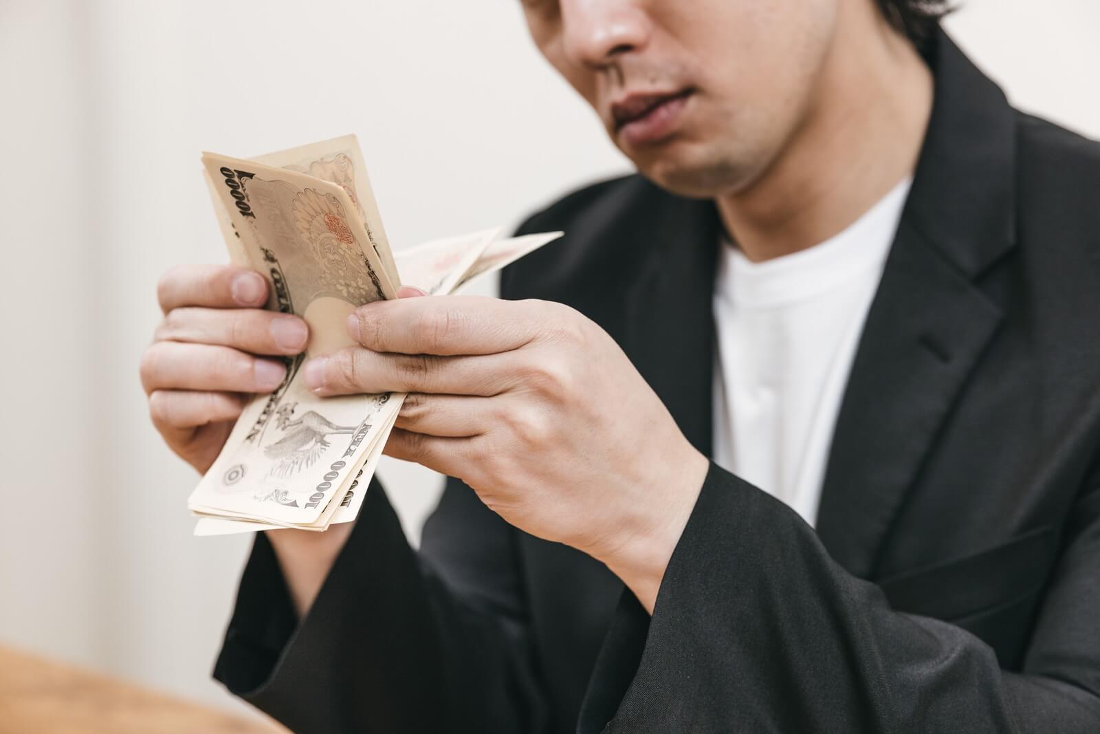 プログラマーの平均年収は低いって本当？年代・国籍別の年収や1000万超えの人の割合も紹介