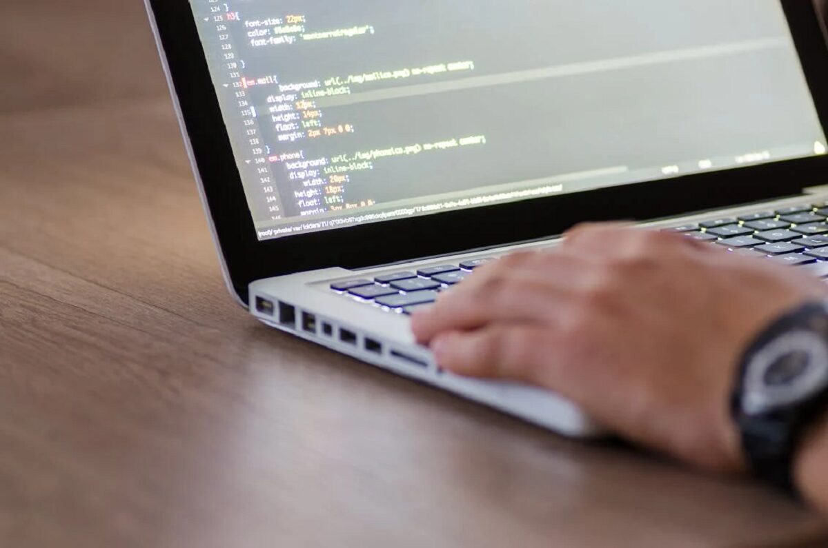 【事業開発担当者必見】MVP開発で新規事業を成功に導く！失敗しないためのPoCとの違い・開発プロセス・費用・期間・事例まで徹底解説
