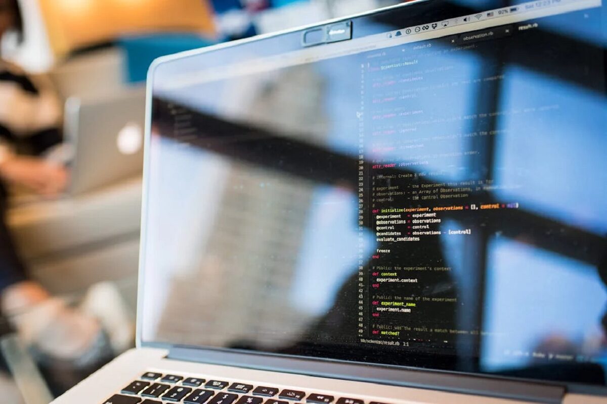 AI開発で差をつける【プログラミング言語の選び方完全ガイド】｜ Python、Java、C++の特徴を徹底比較