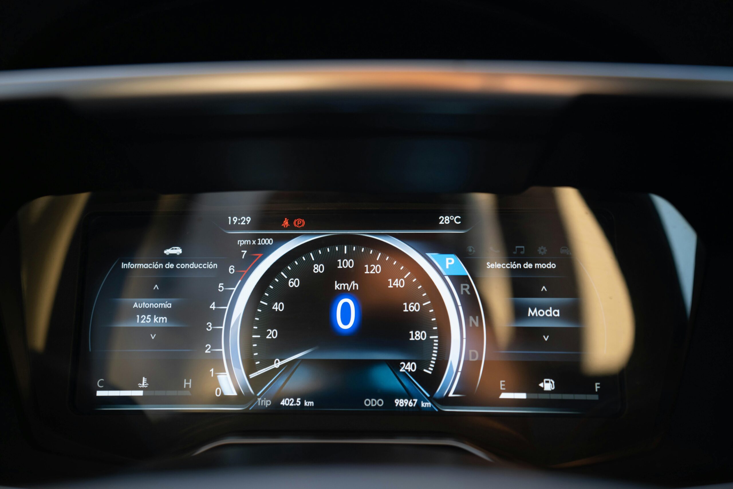 2025年最新【自動運転開発完全ガイド】AI制御とセンサー統合で実現する安全性99.9%の次世代モビリティ